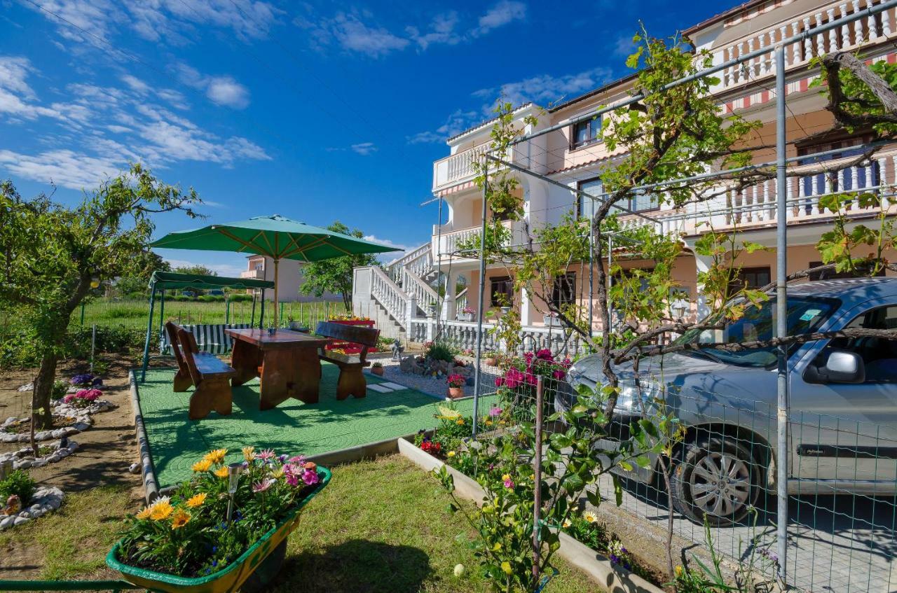 Apartment Branko Lopar Exterior foto